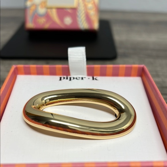 Piper K | Oval Brooch ✨ - Picture 4 of 6